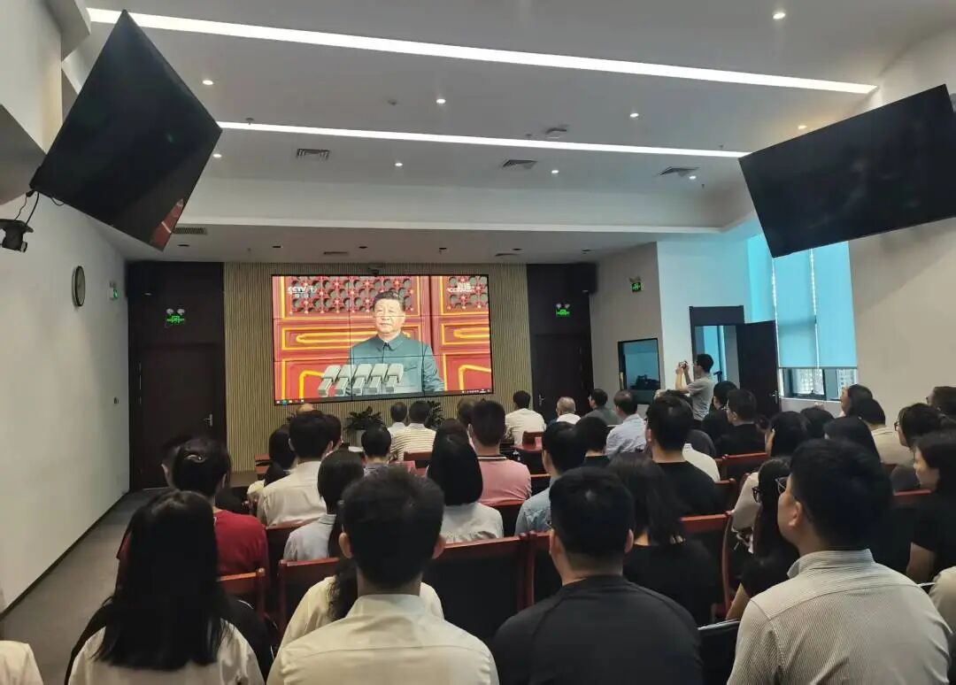 綠色動力集團組織干部職工集中觀看“紀念中國人民抗日戰(zhàn)爭暨世界反法西斯戰(zhàn)爭勝利80周年大會”現(xiàn)場直播