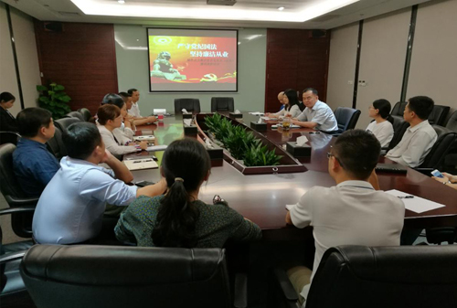 集團組織黨員觀看“廉政警示教育”系列影片